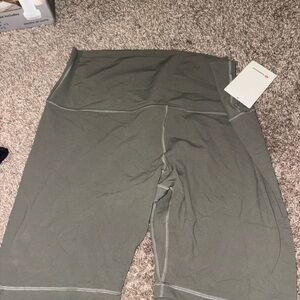 Lulu Lemon Align 10 inch Short 20
